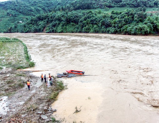 Mưa lũ đã làm 20 người chết, 12 người mất tích