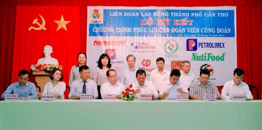 Ký kết chương trình phúc lợi

cho công đoàn viên