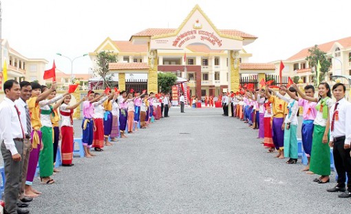 អនុ​វត្ត​គោល​ន​យោ​បាយ​ដោយ​ឡែក ឧបត្ថម្ភ​អភិ​វឌ្ឍ​សេដ្ឋ​កិច្ច-​សង្គមនៅ​​តំ​បន់​ជន​រួម​ជាតិ​ភាគ​តិច​