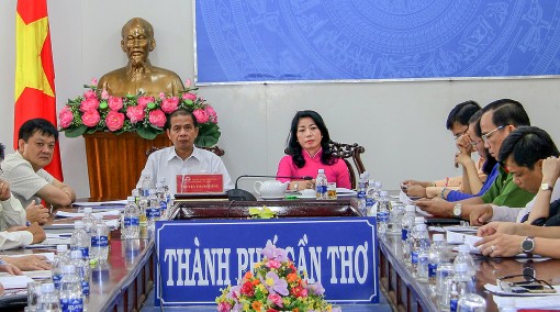 Tăng cường trách nhiệm đối với

người đứng đầu các đơn vị, địa phương trong đảm bảo trật tự an toàn giao thông