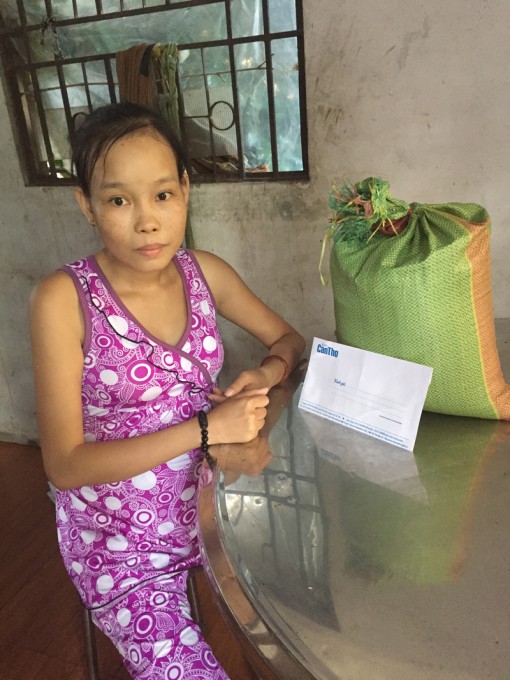 Trao tiền từ thiện