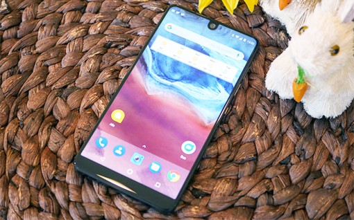 Cuộc chiến viền màn hình đầy căng thẳng