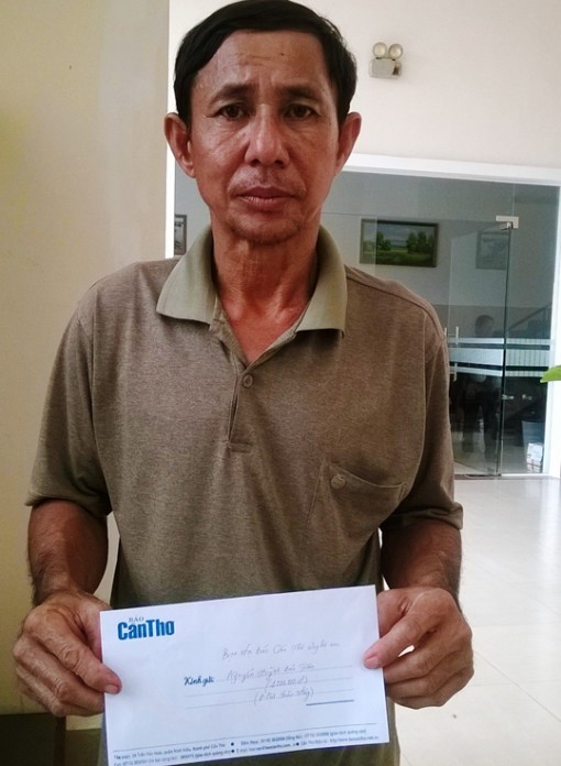 Trao tiền từ thiện