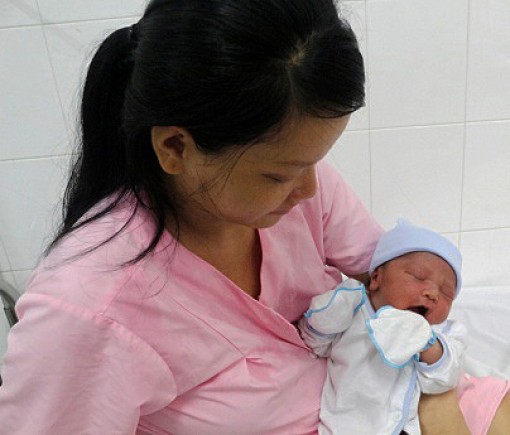 Cấp cứu kịp thời sản phụ sinh “rớt” trên taxi