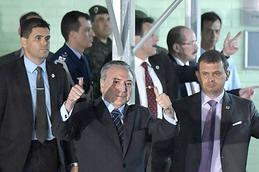 Tổng thống Brazil

“thoát hiểm”