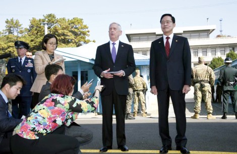 Bộ trưởng Quốc phòng Mỹ

thăm khu phi quân sự liên Triều