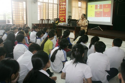 Mỗi đội viên là một tuyên truyền viên an toàn giao thông