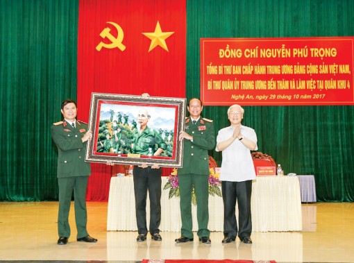 Tổng Bí thư Nguyễn Phú Trọng thăm, làm việc với Bộ Tư lệnh Quân khu 4