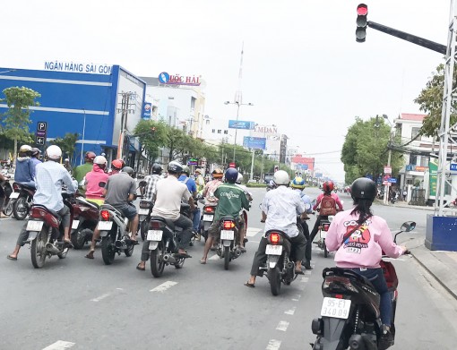 Nghiêm chỉnh chấp hành tín hiệu đèn giao thông