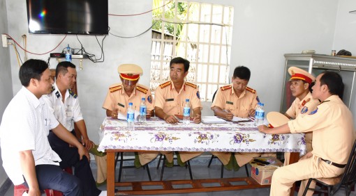 Kiểm tra phương án điều tiết đảm bảo an toàn giao thông đường thủy nội địa tại khu vực cầu Ô Môn