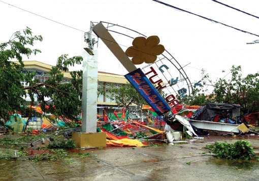 Bão số 12 gây nhiều thiệt hại, các địa phương khẩn trương khắc phục hậu quả