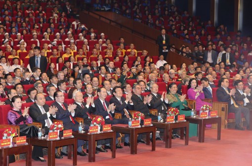 Tổ chức trọng thể Lễ kỷ niệm 100 năm Cách mạng Tháng Mười Nga