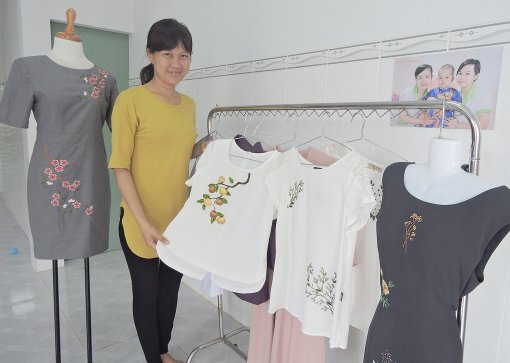 Thêu tay hút khách