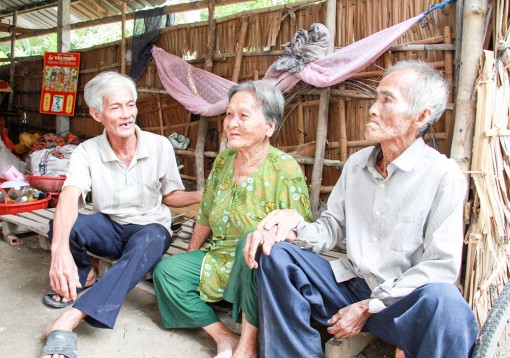 Gắn bó với nhân dân