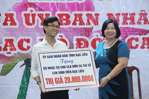 Chàng trai 9X mê đờn ca tài tử