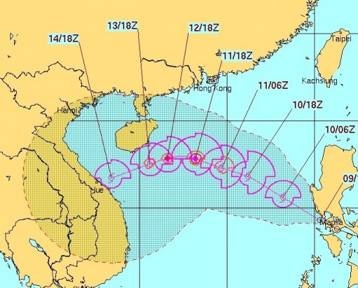 Khẩn cấp ứng phó bão giật cấp 13 đang hướng vào miền Trung