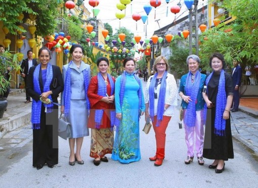 Phu nhân Trưởng đoàn APEC: Ấn tượng với không gian cổ kính ở Việt Nam