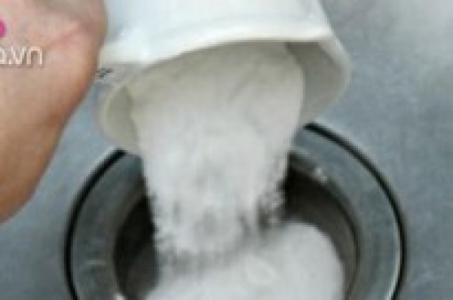 Ăn phải bột thông bồn cầu, 3 trẻ mầm non nhập viện