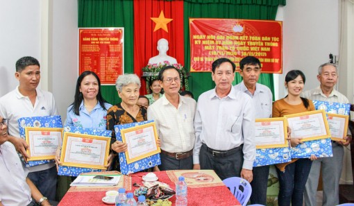 Ngày hội thắm tình đoàn kết