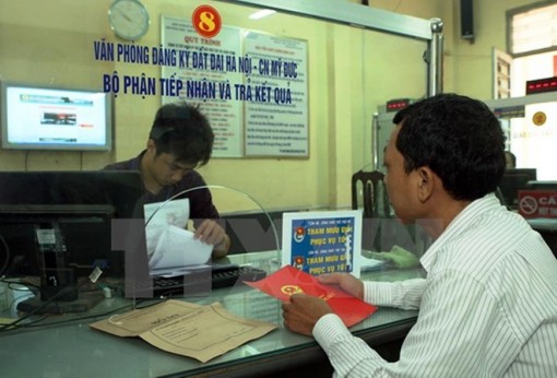 Từ ngày 5-12, sổ đỏ sẽ ghi đầy đủ tên các thành viên trong gia đình