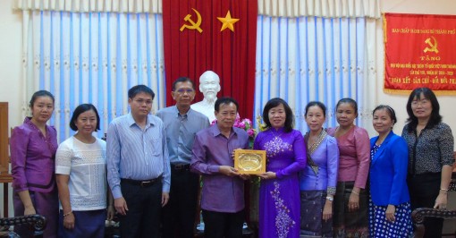 Lãnh đạo Mặt trận thành phố tiếp Đoàn cán bộ tỉnh Viêng Chăn