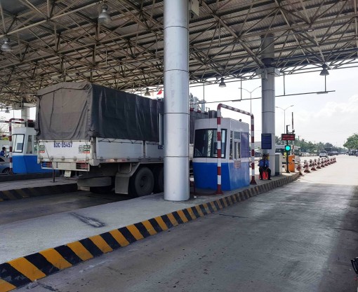 BOT Cai Lậy: xả trạm 60 phút rồi thu phí trở lại