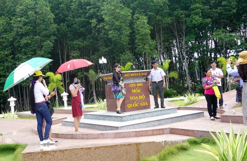 Đất Mũi Cà Mau “thay áo mới mời khách lạ ngàn phương”…