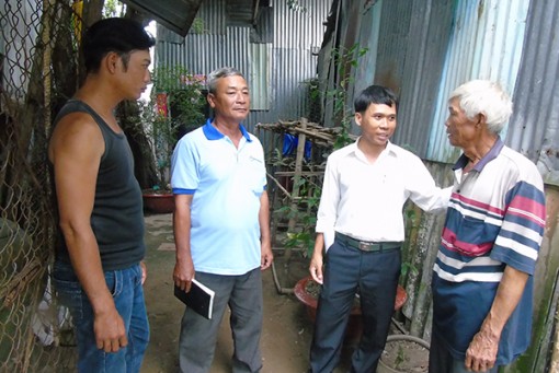 Đỡ đầu cho các hộ nghèo