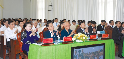 Thảo luận, quyết nghị các vấn đề quan trọng của thành phố