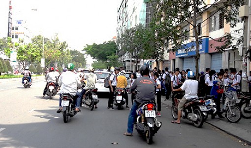 Cần chấn chỉnh tình trạng mất trật tự an toàn giao thông tại các điểm trường