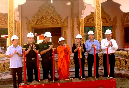 Ra quân thực hiện các công trình

Tết Quân - Dân năm 2018