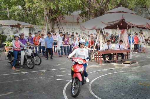 100% học sinh, sinh viên Trường Cao đẳng Kinh tế - 
Kỹ thuật Cần Thơ học và thi giấy phép lái xe
