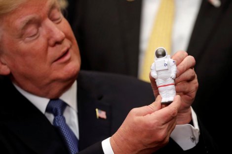 Ông Trump quyết đưa người Mỹ trở lại Mặt trăng