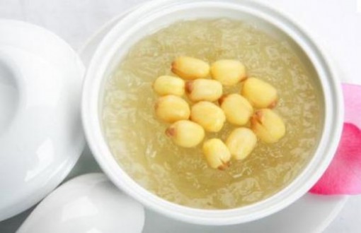 Tổ yến chưng hạt sen thơm ngon cho ngày hè năng động