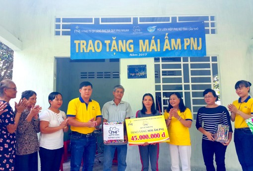 Trao tặng 2 mái ấm PNJ cho người nghèo tại Cần Thơ