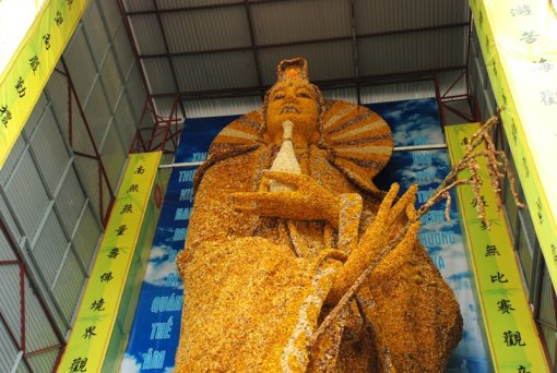 Tượng Phật bằng Hoa bất tử chùa Linh Phước Đà Lạt xác lập kỷ lục thế giới