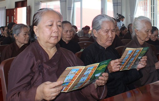 Phụ nữ phát huy vai trò nòng cốt

trong tuyên truyền an toàn giao thông