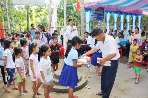 ផ្ដុំ​កម្លាំង​កសាង​ជន​បទ​ថ្មី