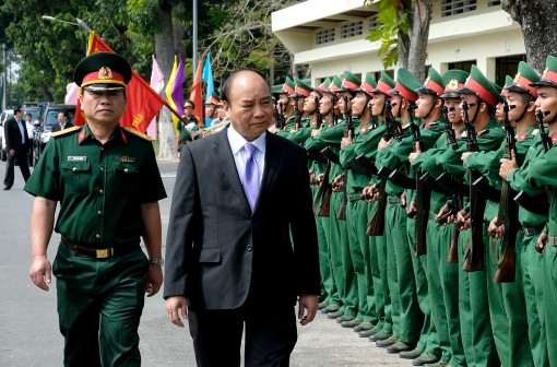 Thủ tướng Nguyễn Xuân Phúc thăm Bộ Chỉ huy quân sự tỉnh Đồng Tháp