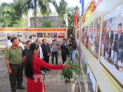 Khai mạc trưng bày chuyên đề “50 năm- Nhớ mãi Mùa Xuân 1968”

Triển lãm ảnh “Thành tựu kinh tế, văn hóa, xã hội,

quốc phòng- an ninh (1975- 2017)”