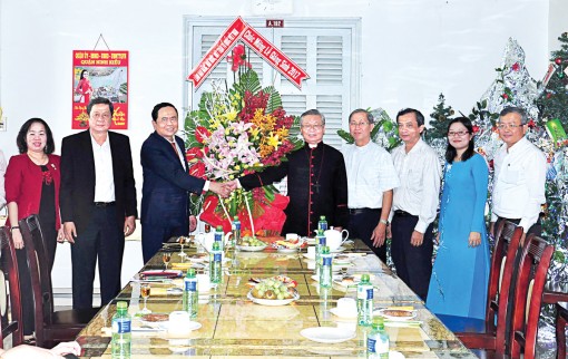 Chủ tịch Ủy ban Trung ương MTTQ Việt Nam Trần Thanh Mẫn chúc mừng Tòa Giám mục Cần Thơ