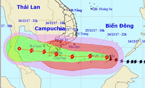 Chiều tối và đêm 24-12 bão số 16 duy trì sức gió mạnh cấp 12, giật cấp 15