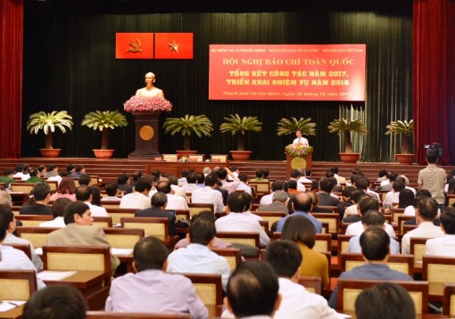 Khắc phục sự lẫn lộn giữa tạp chí điện tử và báo điện tử