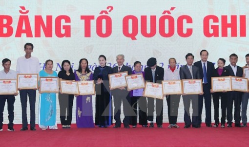 Trao bằng Tổ quốc ghi công cho hơn 670 thân nhân - gia đình liệt sỹ
