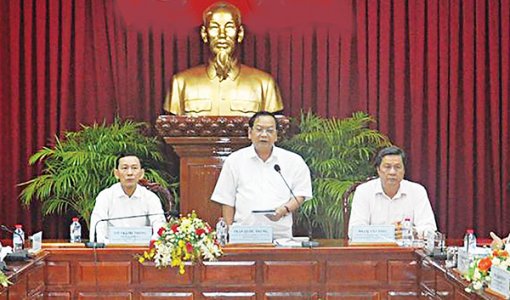 Chuẩn bị chu đáo mọi mặt, bảo đảm mọi người,

mọi nhà được vui Xuân, đón Tết