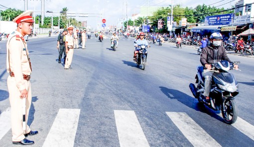 Triển khai đợt cao điểm đảm bảo trật tự an toàn giao thông dịp lễ, Tết năm 2018