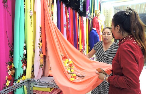 Độc đáo nghề may áo dài