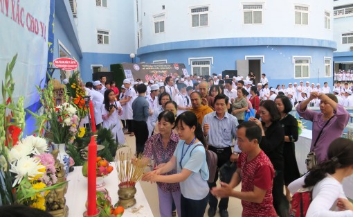 Khi cái chết lên tiếng cho sự sống