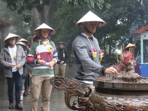 Đoàn khách quốc tế đầu tiên xông đất Tổ Vua Hùng năm 2018