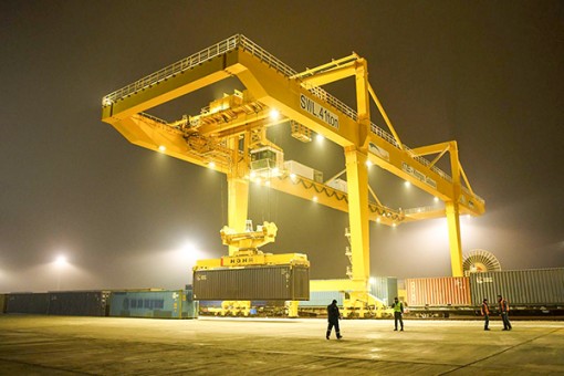 Trung Quốc vung tiền tỉ xây cảng ở Kazakhstan